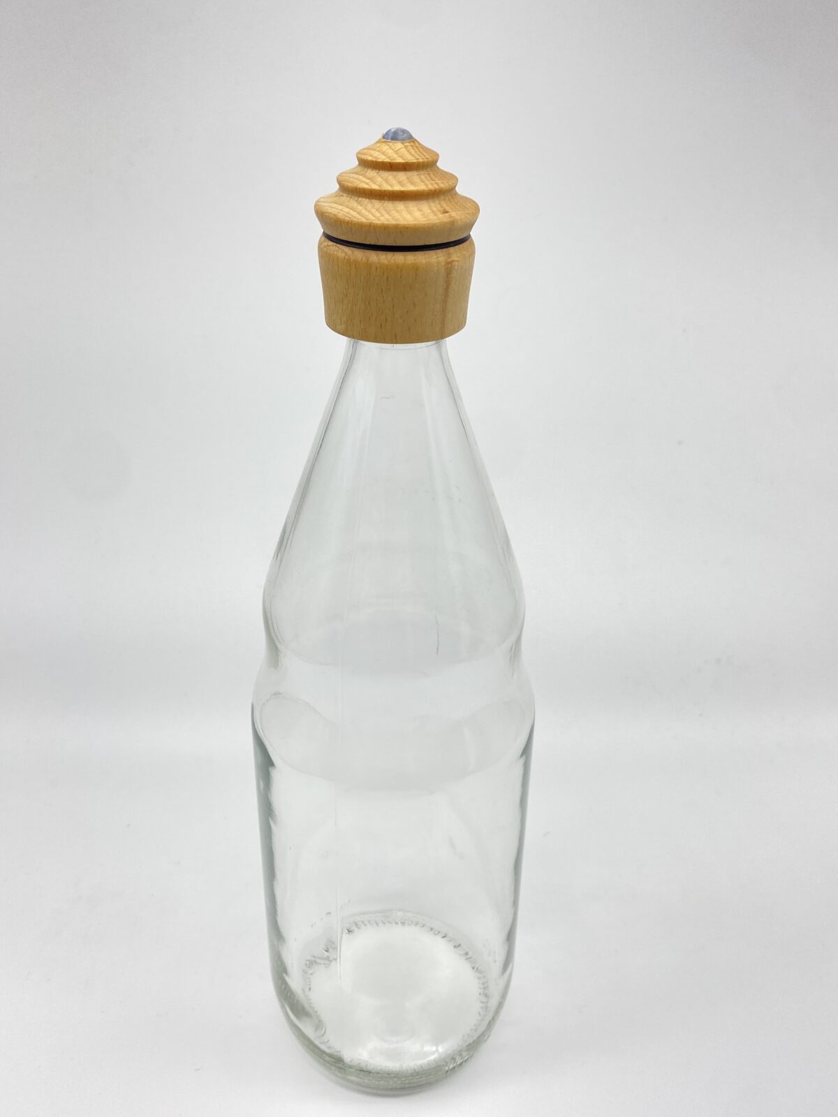 Trinkflasche mit Schraubverschluss aus Holz und gefassten Halbedelstein - Freiwerk Holzkunst