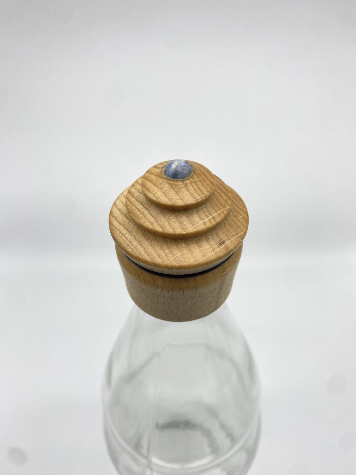 Trinkflasche mit Schraubverschluss aus Holz und gefassten Halbedelstein - Freiwerk Holzkunst